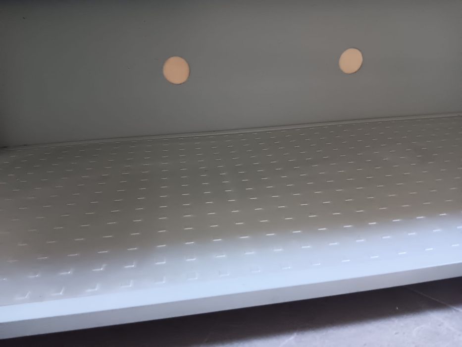 Mesa/ estante em vidro e aluminio