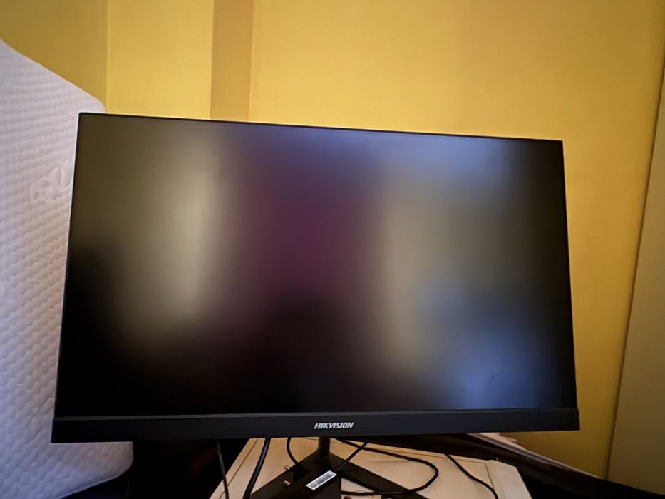 Monitor 24/7 Hikvision DS-D5024F2-BV2S x 3szt