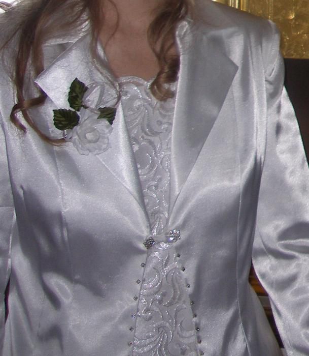 нарядный белый свадебный жакет,