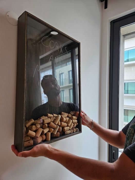 Quadro de Madeira para Guardar Rolhas