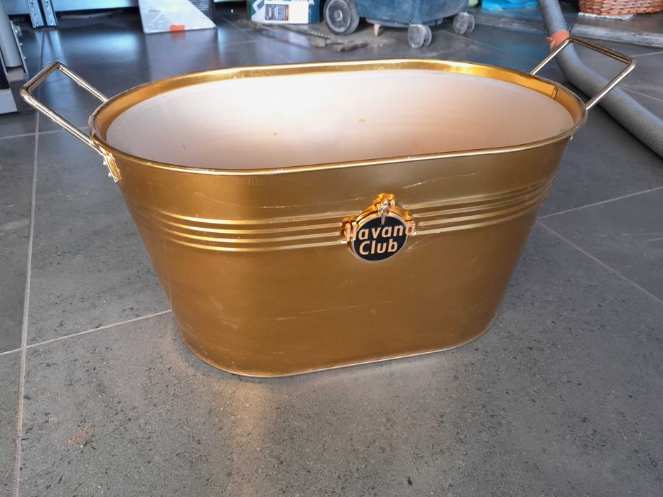 Złota wanna Havana Club do rumu impreza