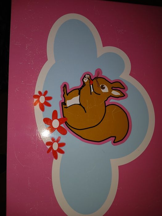 Mesa cabeceira para menina