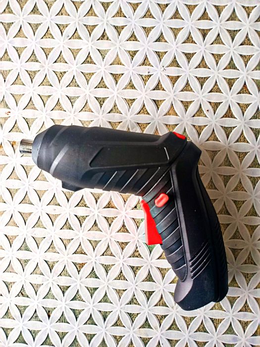 Набір акумуляторного шуруповерта