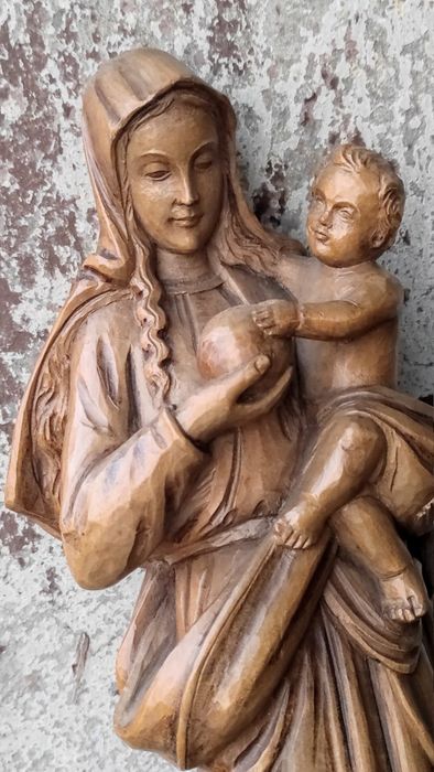 Rzeźba drewniana Madonna z Dzieciątkiem  lata 80