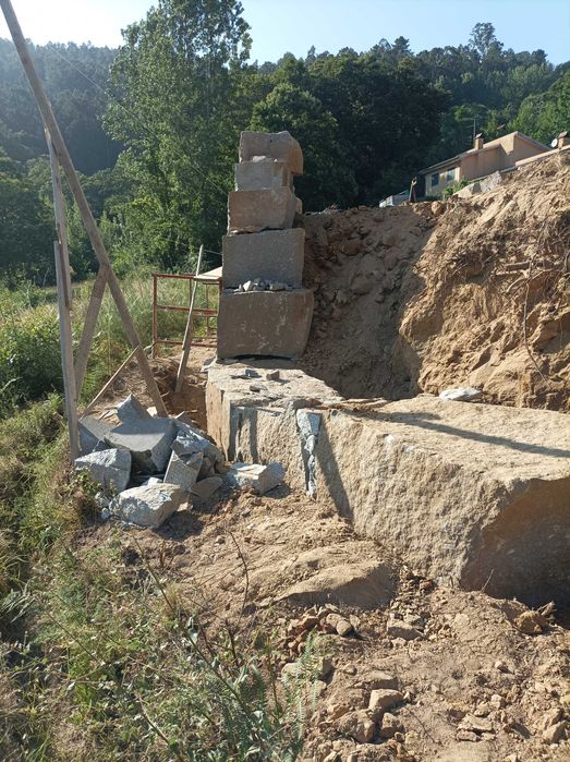Muros em Alvenaria de Granito Socalco