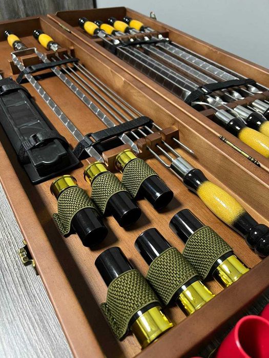 Набір шампурів Набор шампуров у кейсі з дерева для шашлику "Кабани"