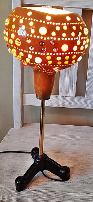 Lampa na stolik z kloszem z tykwy