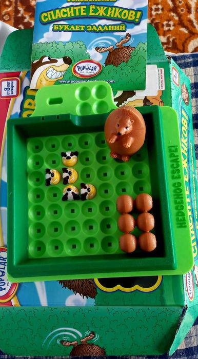 Настольная игра -головоломка "Спасите ежиков"