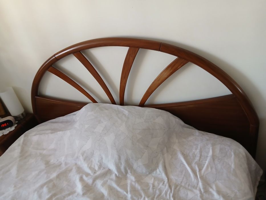 Cama de casal com estrado e colchão