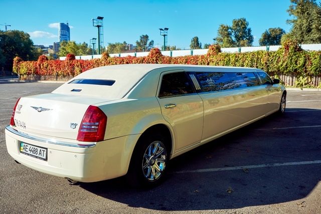 Прокат заказ аренда лимузина на свадьбу