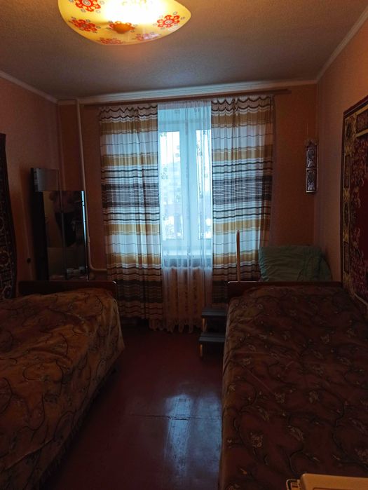 Продам двокімнатну квартиру в центрі!