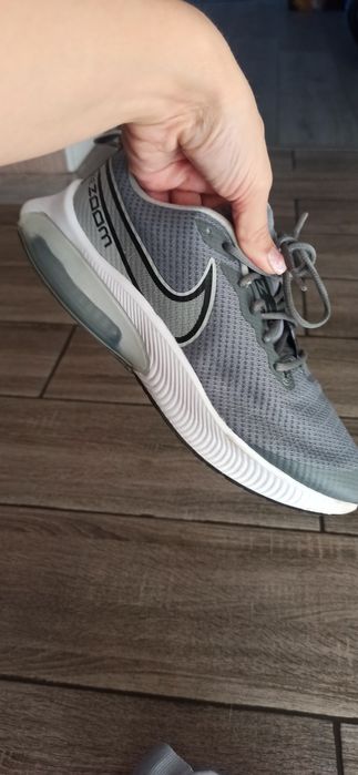 продам кросівки жіночі Nike