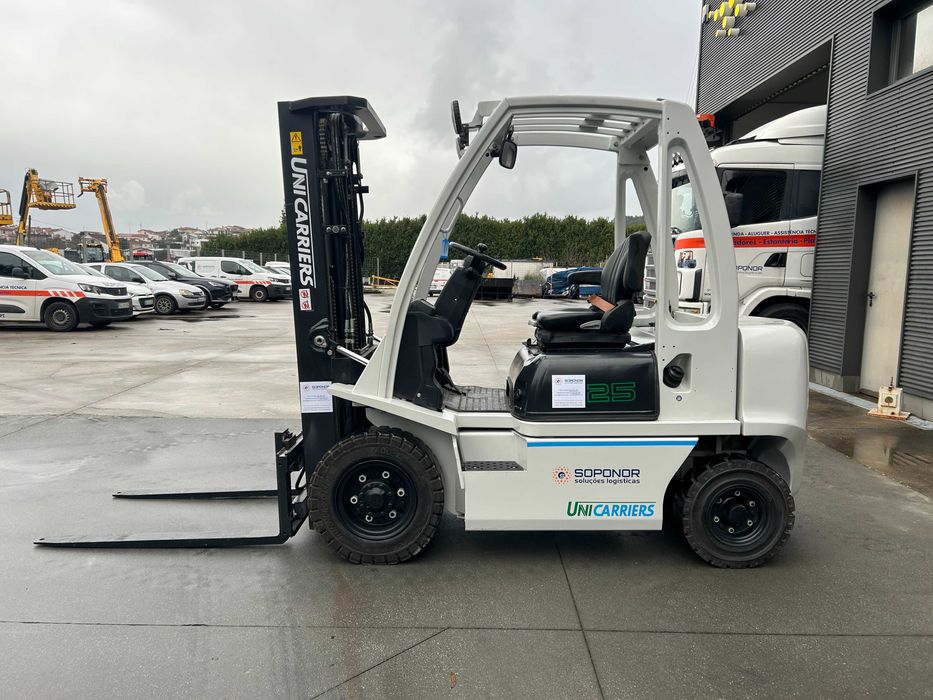 Empilhador Unicarriers Diesel 2500 Kgs