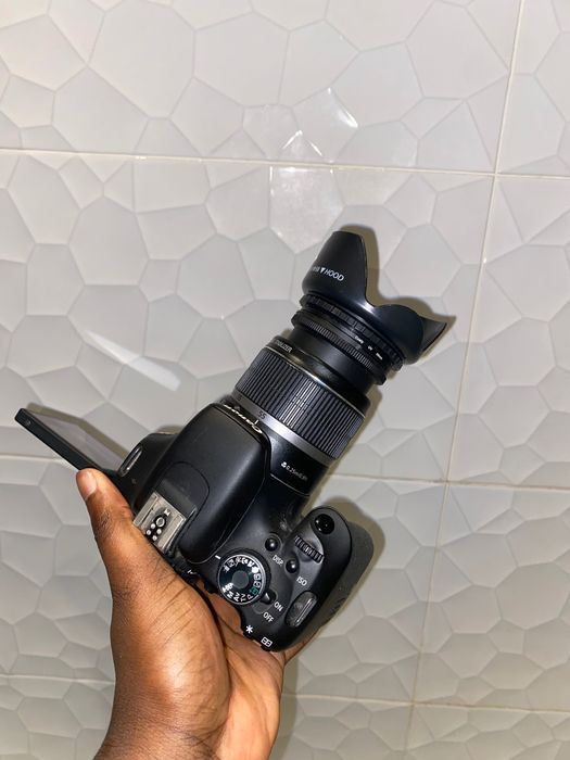 Canon 600D with lens