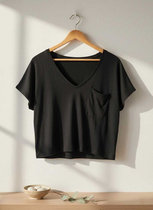 Czarny crop top z kieszonką - Sinsay