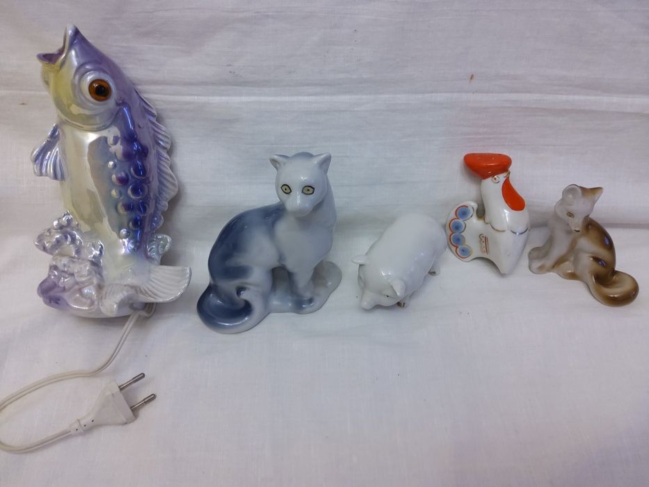 Статуэтки фарфоровые,светильник ГДР