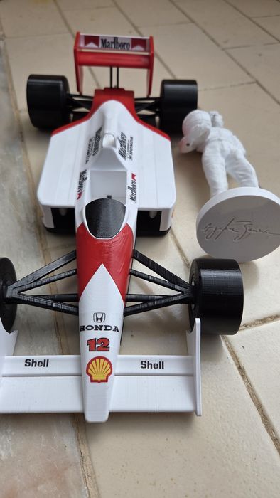Conjunto  Formula 1 Ayrton Senna + McLaren MP4/4 Dia Dos Pais