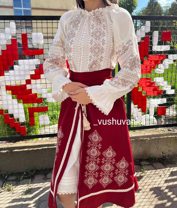 Вишита сукня з плахтою