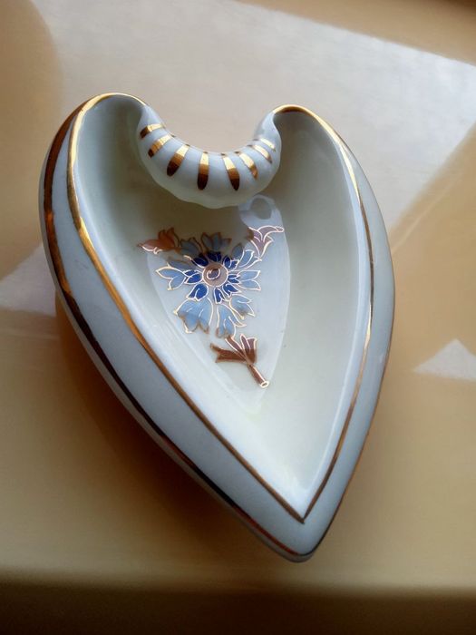 Антикварные фарфоровые блюда Zsolnay и керамические вазы