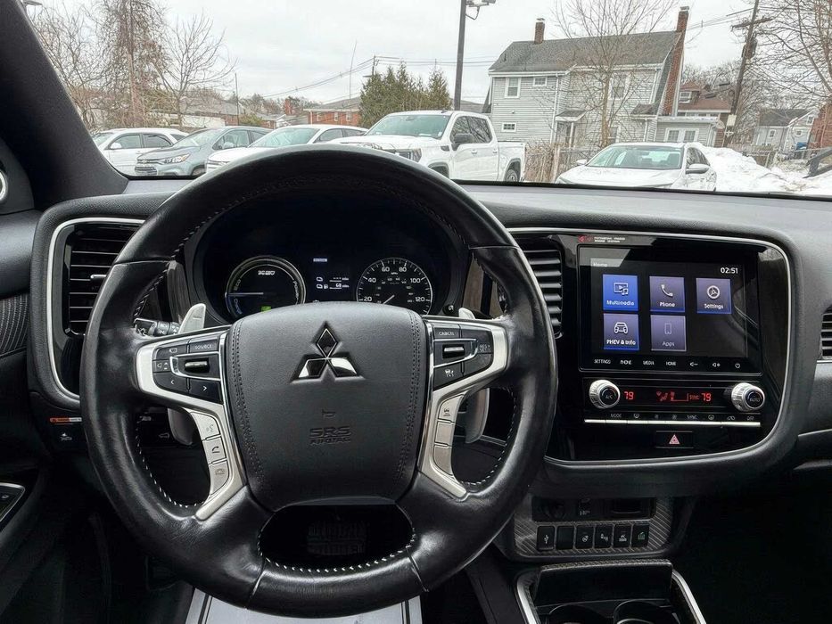 Mitsubishi Outlander PHEV      2020