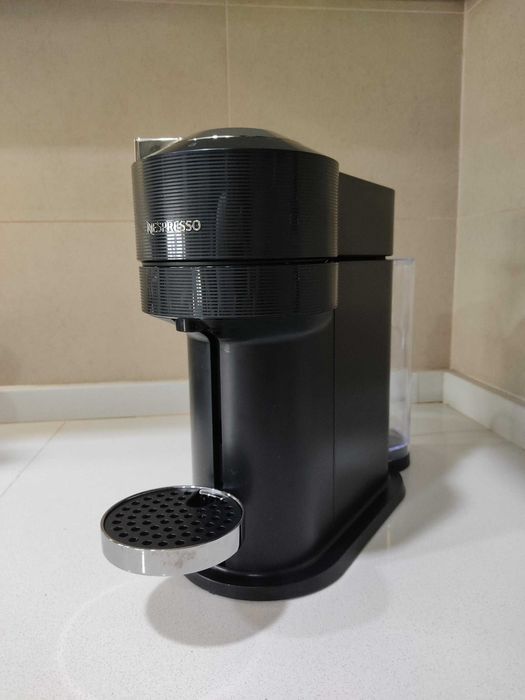 Máquina de Café - Nespresso Vertuo Next (Black)