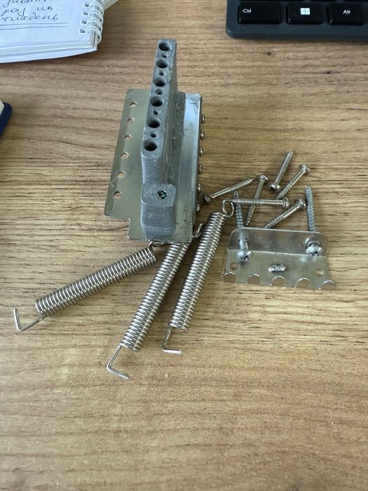 Брідж для електрогітари типу  Strat