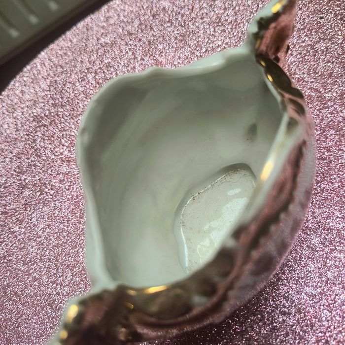 Złoty wazonik porcelana