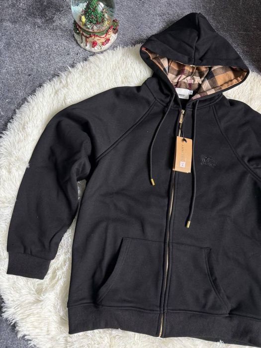 Зіпки Burberry.