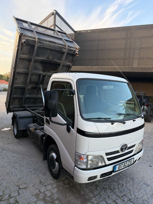 Carrinha Toyota dyna tribasculante