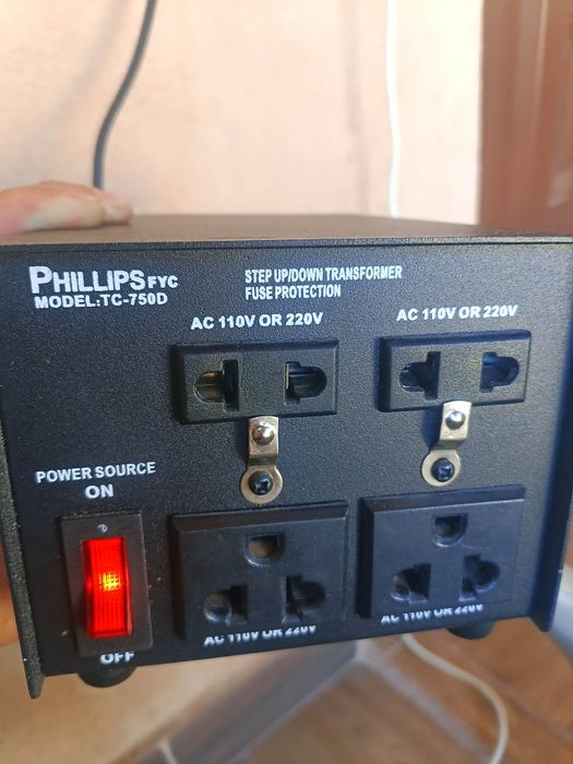 Transformator napięcia marki Phillips  model TC- 750 D