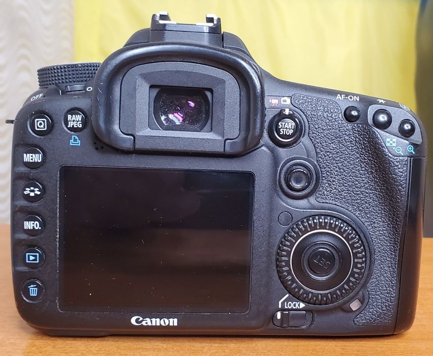 Продам Canon EOS 7D.