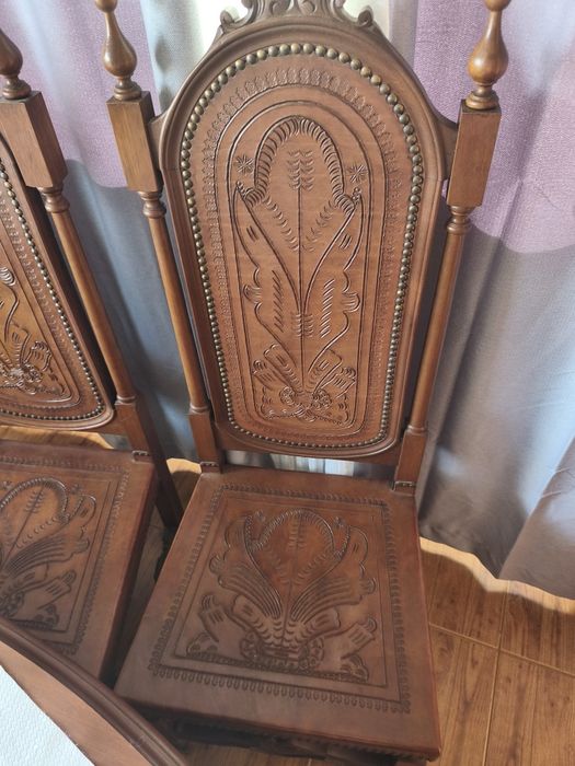 Mesa e cadeiras madeira maciça