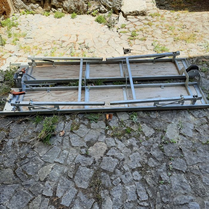 Mesa de trabalho, em bom estado