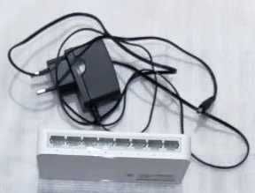 Продам 8-портовый настольный коммутатор (свитч) TP-LINK TL-SF1008D
