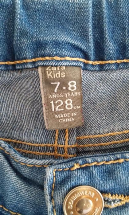 Conjunto blusa Petit Patapon e calção Zara