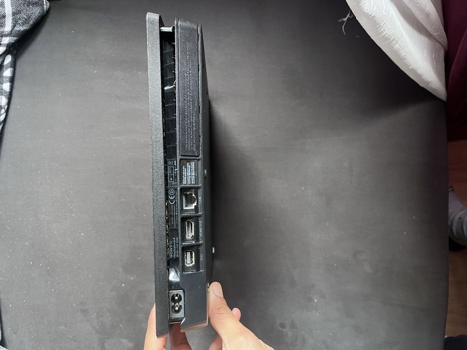 PS4 Slim 1TB – a funcionar perfeitamente