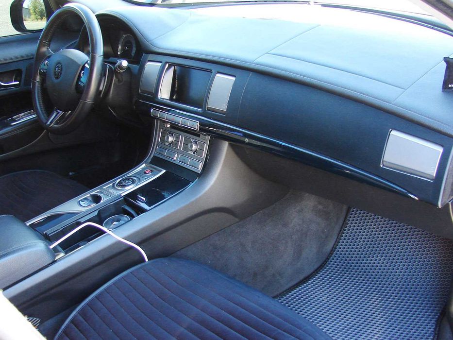 Jaguar XF 3.0 bi-turbo DIESEL 2012 год (Европа, МАКСИМАЛЬНЫЙ)