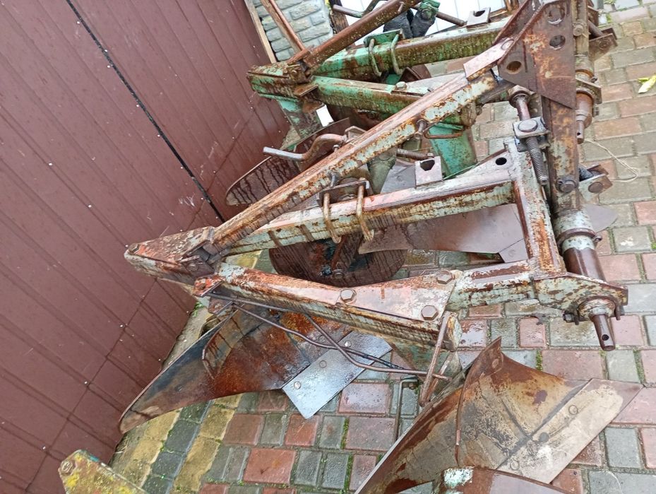 Продам плуги 2по30 3по30-2по30-4по30-4по25-5по25-2по25-3по25