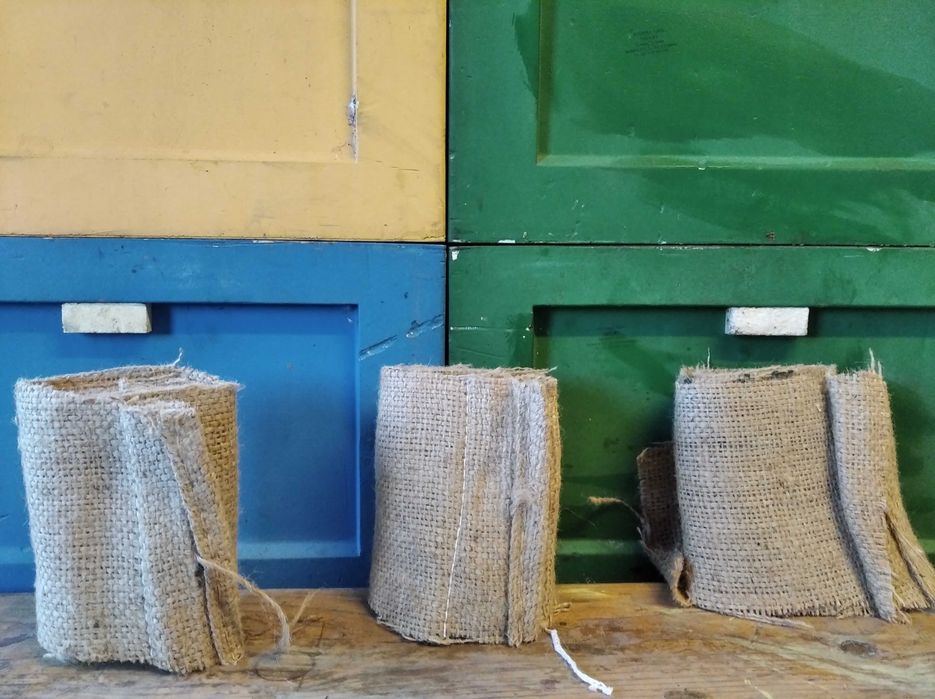 Ekologiczne paliwo do podkurzacza  Pszczoły odkłady matki