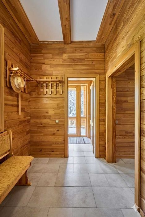 Заміська резиденція в Карпатах. 125м.кв. 26сот. Огороджена, охороняєма