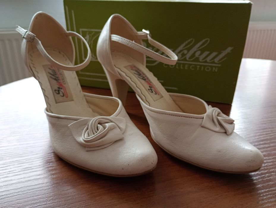 Ślubne buty skórzane z różą r.38