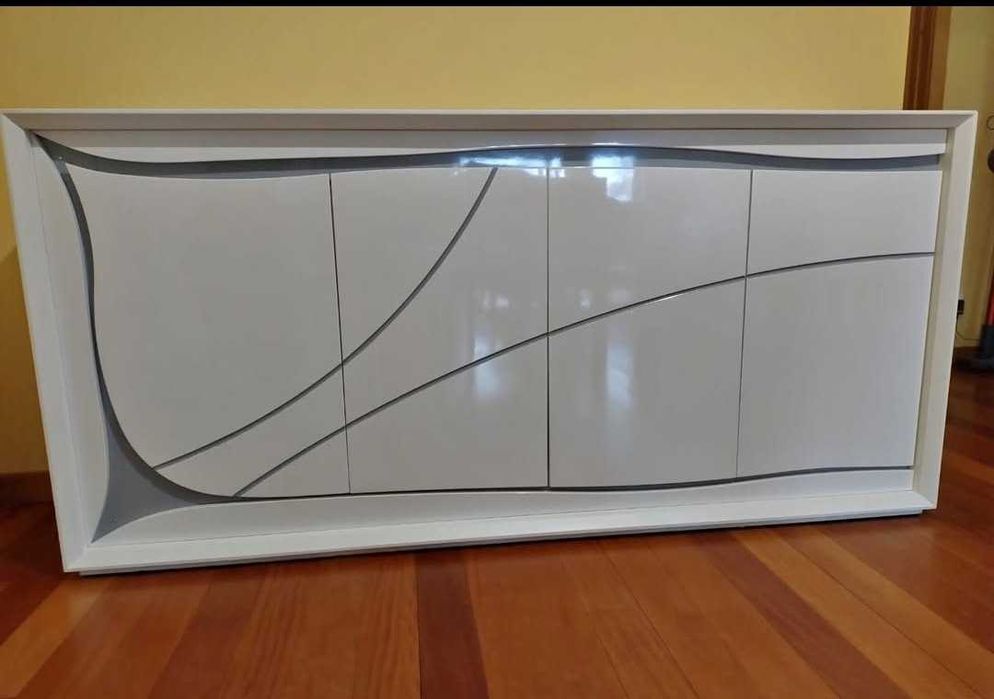 Aparador madeira lacado branco com pormenor cinza