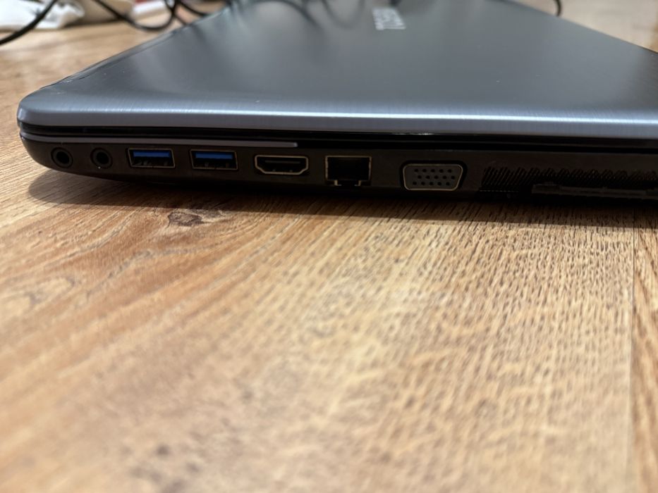 Ноутбук Toshiba Satellite L855-122