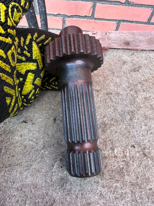 Вал Вом   МТЗ  НОВЫЙ