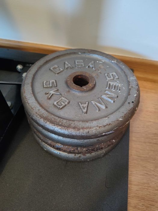 Suportes para barra e pesos de musculação