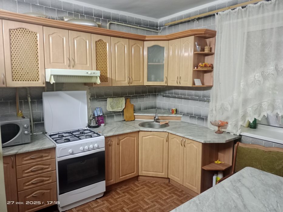 Продається двоповерховий котедж у м. Баштанка