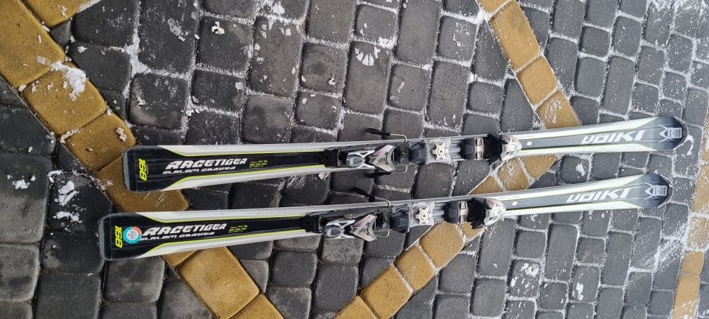 Narty zjazdowe völki