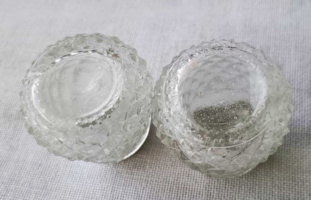 Malutkie szklane przyprawniki, solniczka i pieprzniczka