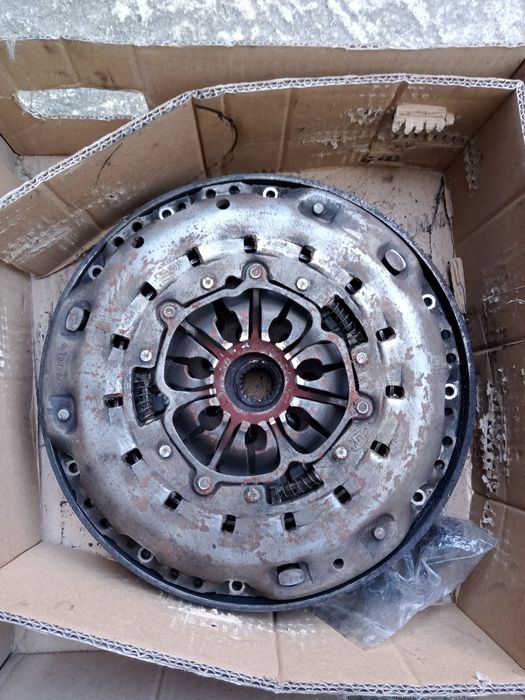 Маховик та зчеплення Рено