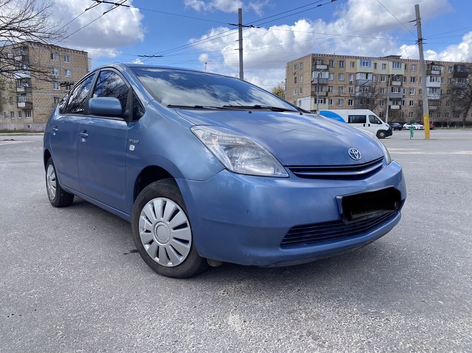 Приус в хорошем состояни, все работает, не растаможен